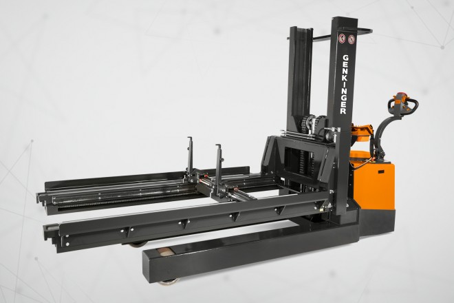 The electric tool changing truck exchanges injection moulding tools weighing 6.000 kg.