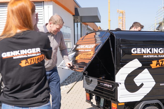 Genkinger Azubis bei der Übergabe der APE