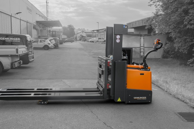 Genkinger Elektro-Geh-Hochhubwagen 