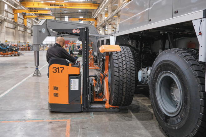 Genkinger Elektro-Geh-Hochhubwagen als Manipulator